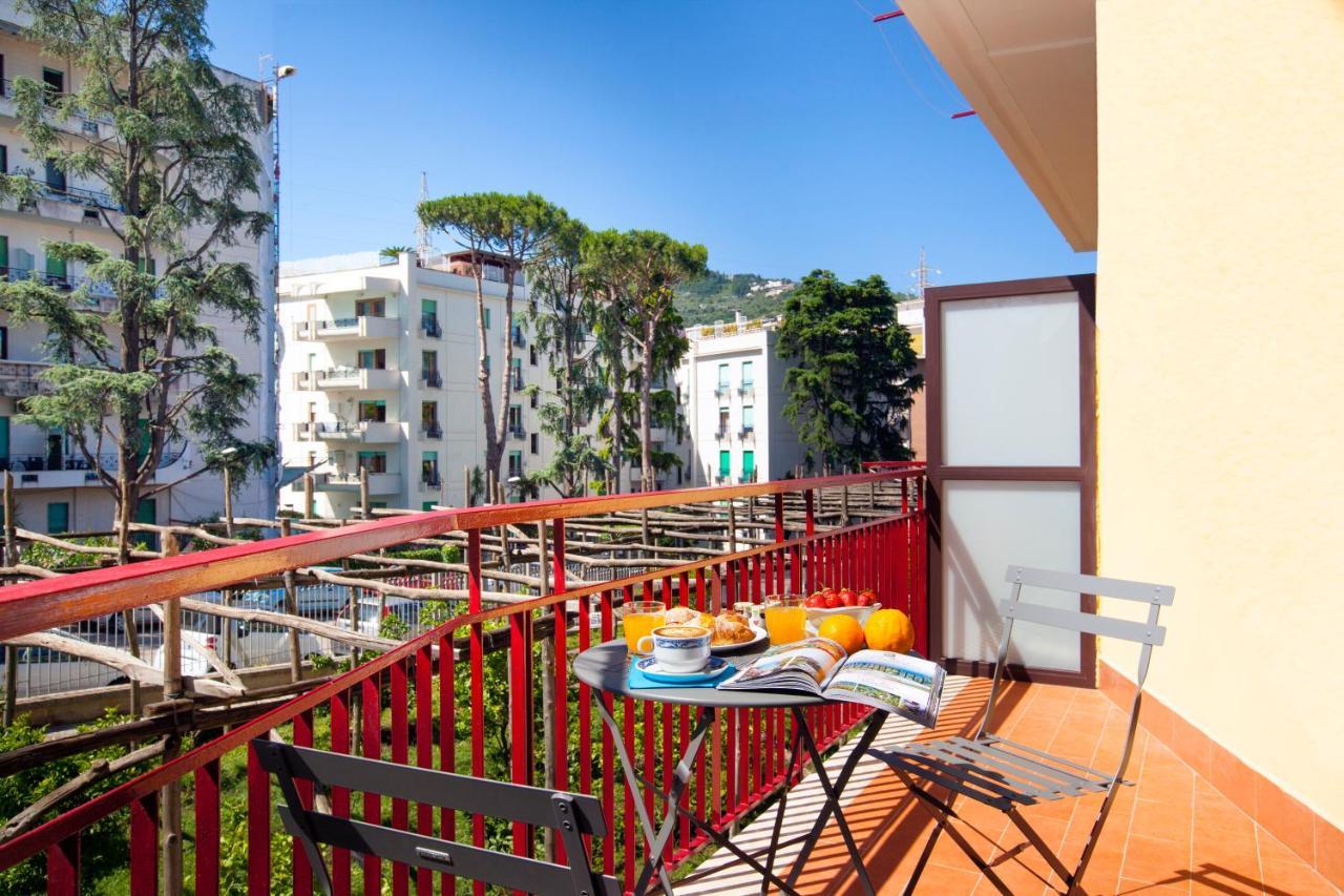 سورينتو Torna A Surriento Suites المظهر الخارجي الصورة